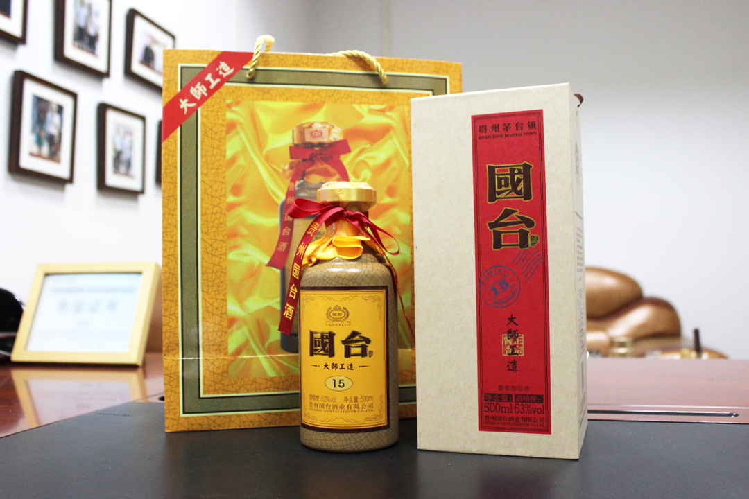 “中國(guó)風(fēng)”國(guó)酒茅臺(tái)俄羅斯白面?？埌b解析