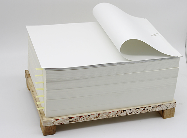 白牛皮紙的白度和亮度分別是什么意思？白牛皮紙的色澤及熒光增白劑的應(yīng)用